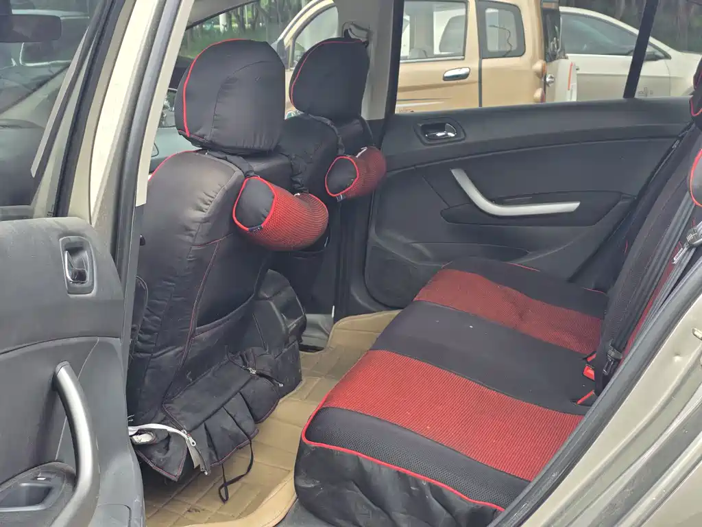 Peugeot 408 1.6 L Manual Comfort