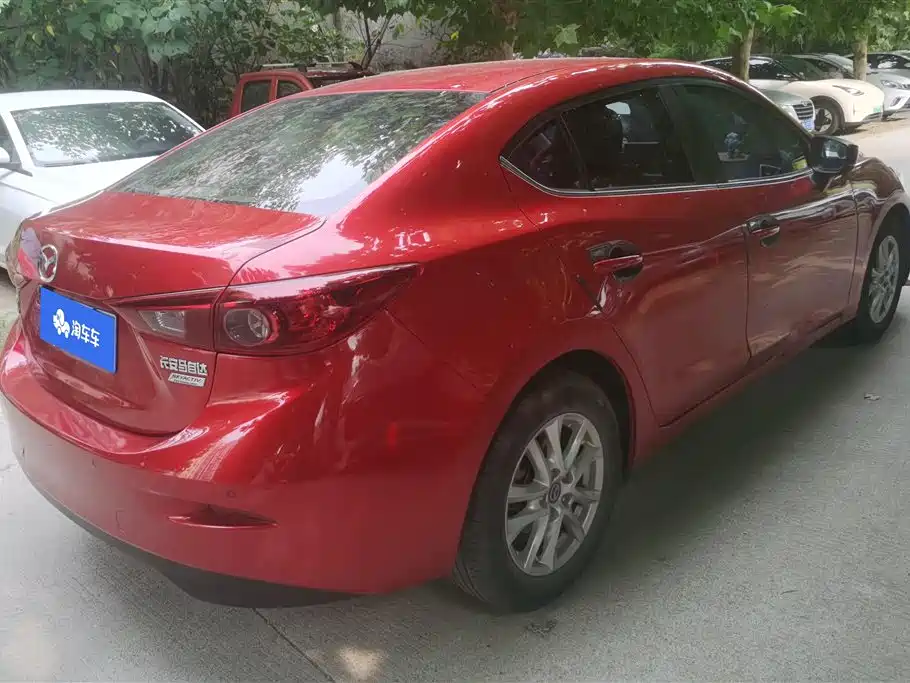 Mazda 3 Axela Cloud Control Sedan 1.5 L Auto Comfort CN-VI