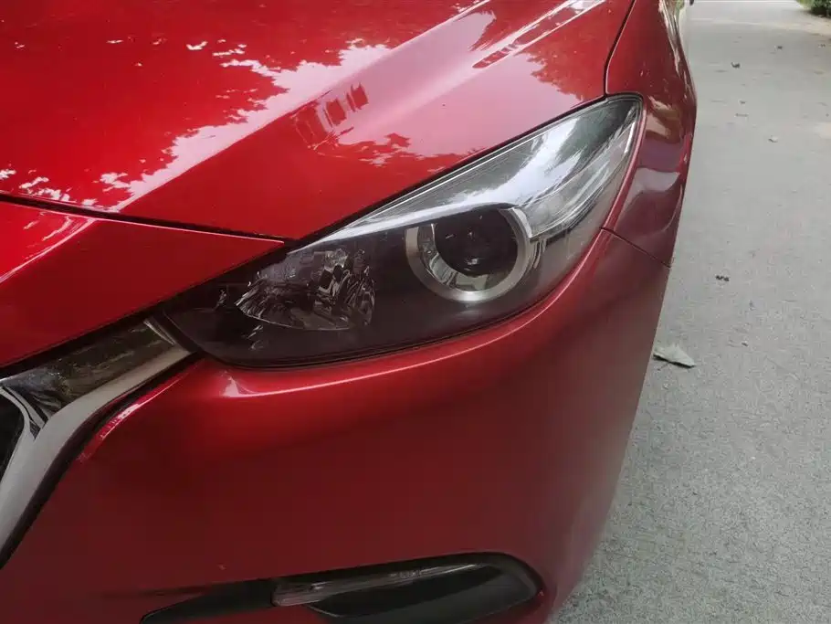 Mazda 3 Axela Cloud Control Sedan 1.5 L Auto Comfort CN-VI