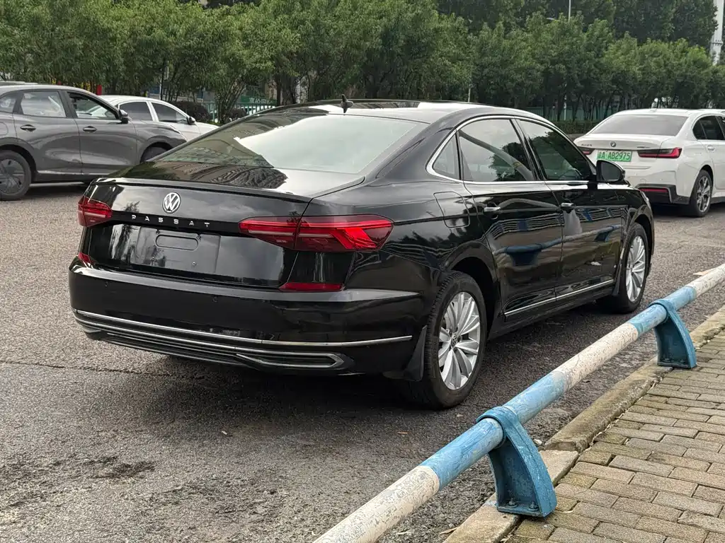 Passat 330 TSI Elite CN-V