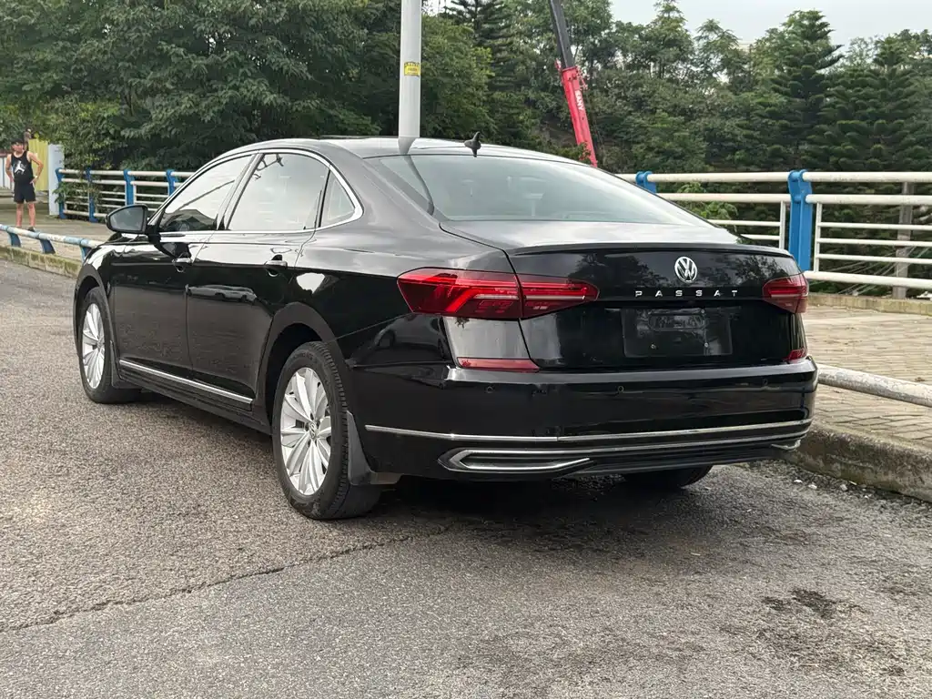 Passat 330 TSI Elite CN-V