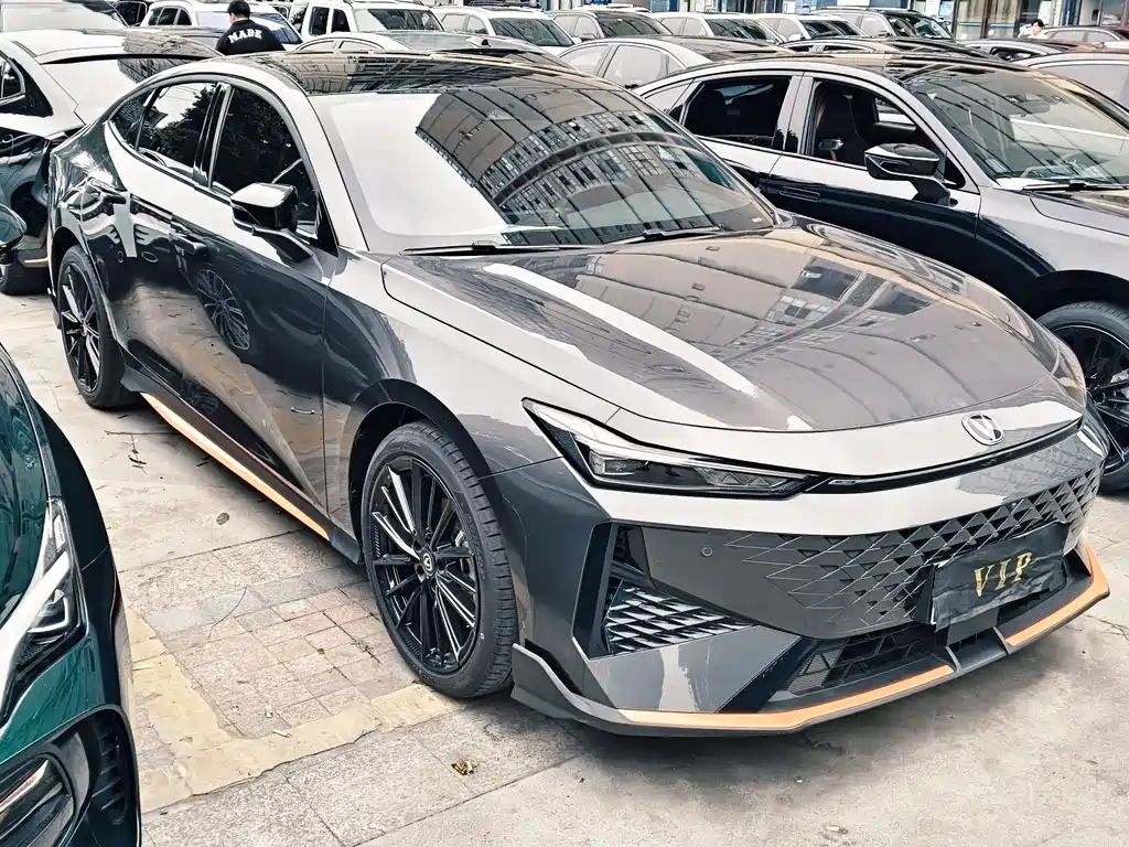 Changan UNI-V 1.5 T Distinguished Sport