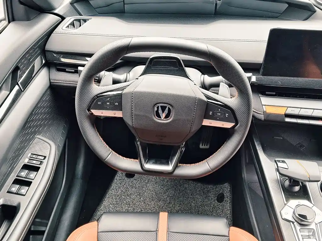Changan UNI-V 1.5 T Distinguished Sport