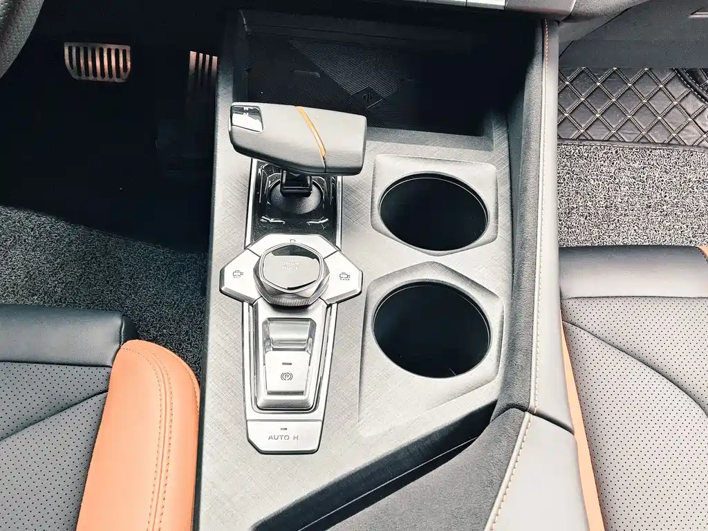 Changan UNI-V 1.5 T Distinguished Sport