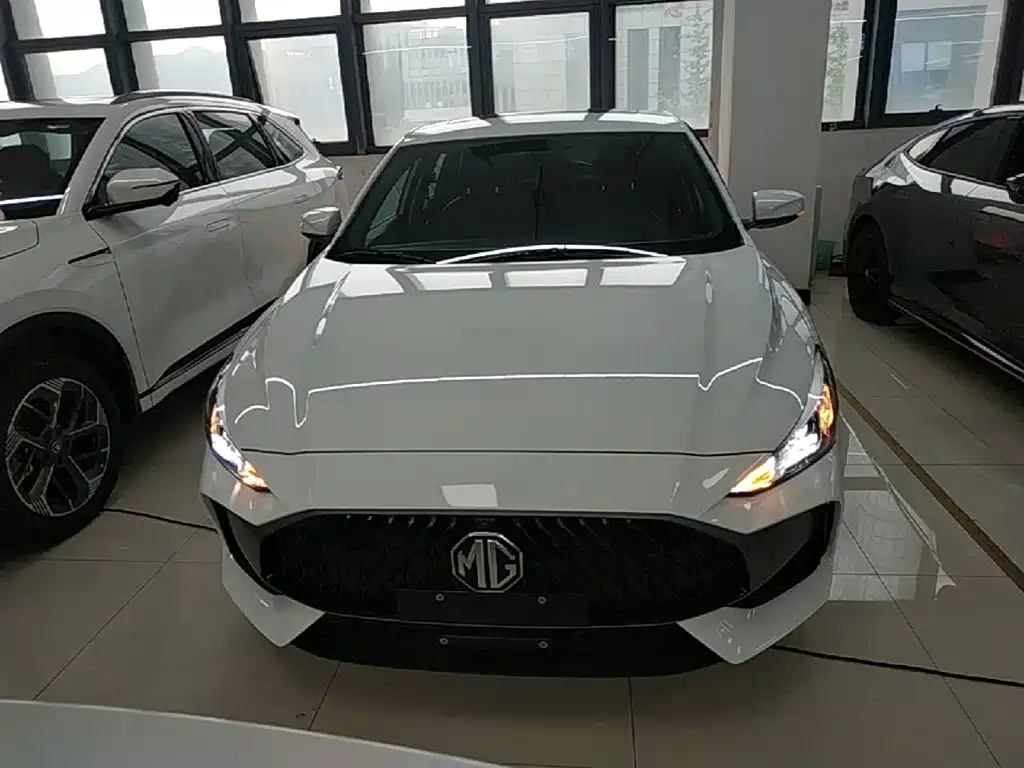 MG5 180 DVVT CVT Luxury