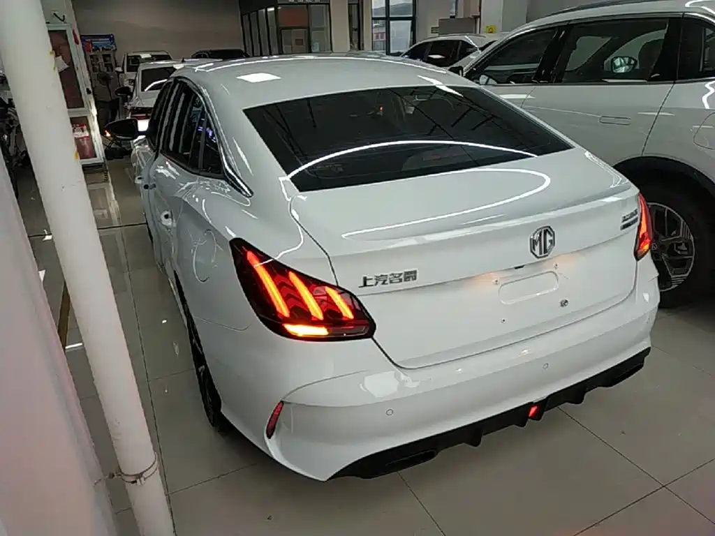 MG5 180 DVVT CVT Luxury