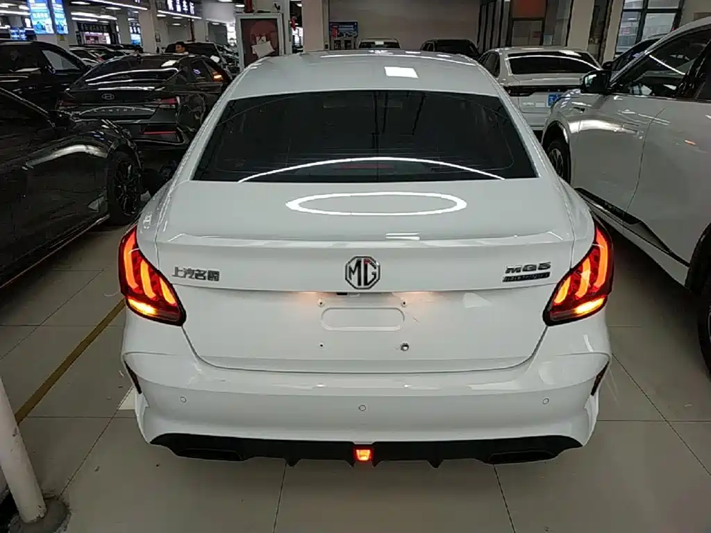 MG5 180 DVVT CVT Luxury