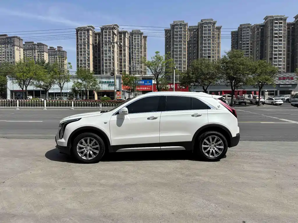 Cadillac XT4 28 T 2 WD Leading