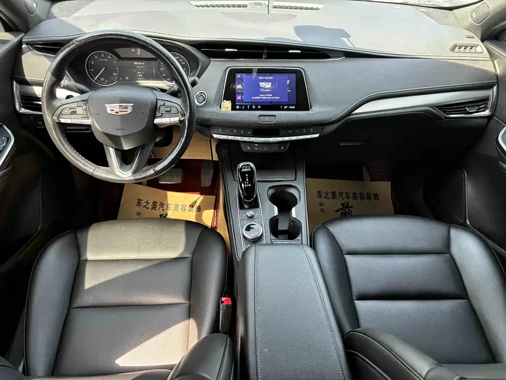 Cadillac XT4 28 T 2 WD Leading