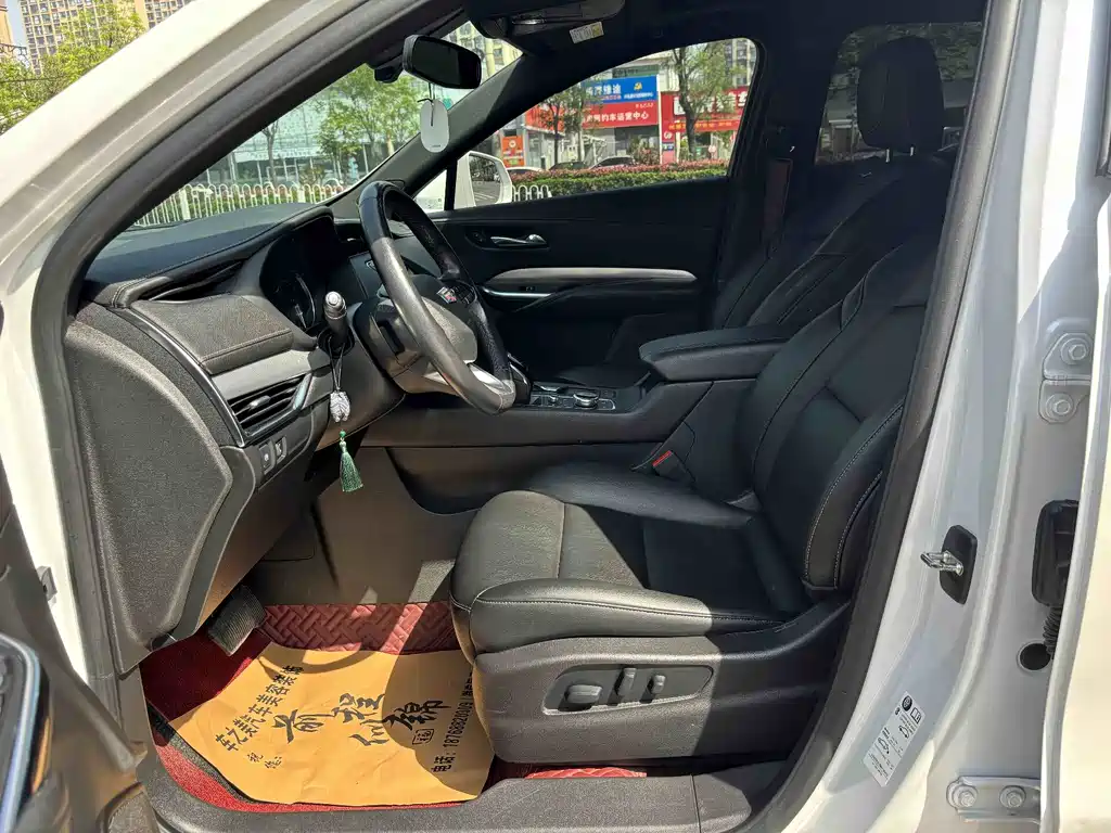 Cadillac XT4 28 T 2 WD Leading