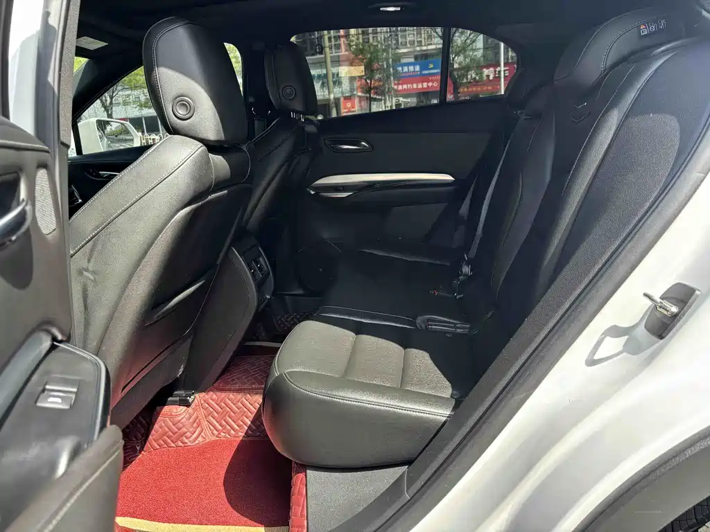 Cadillac XT4 28 T 2 WD Leading