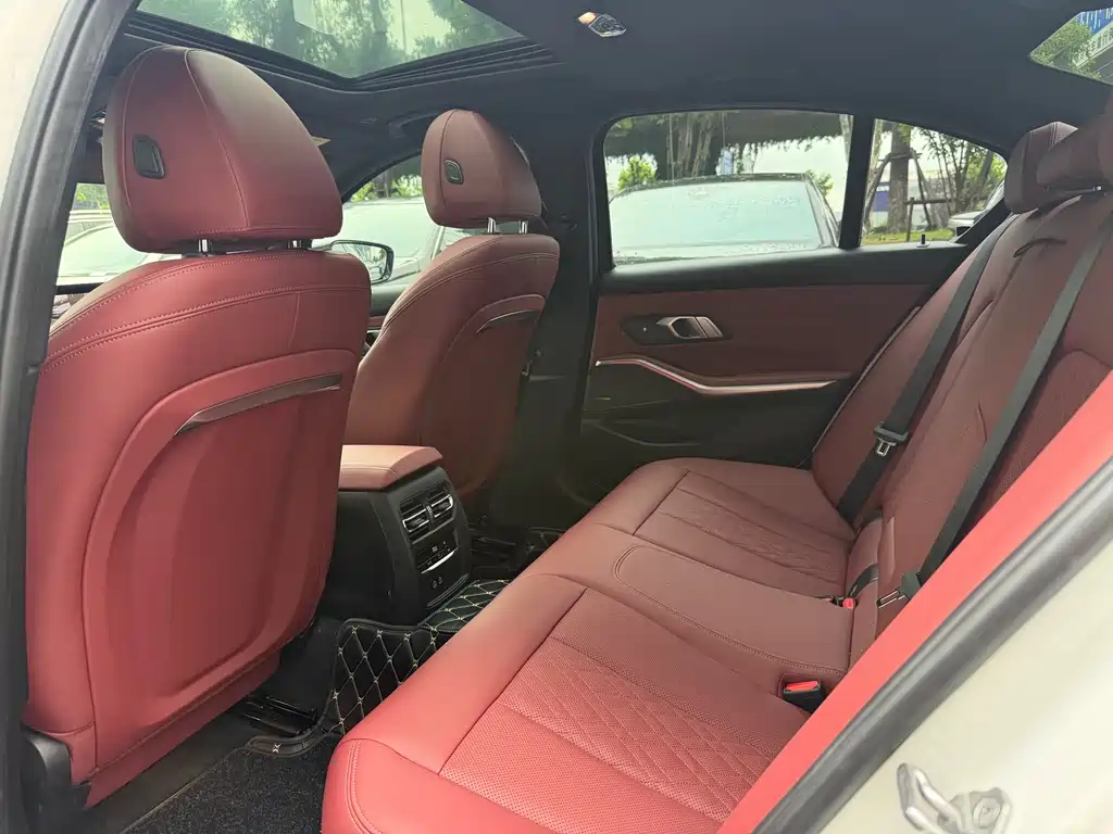 BMW 3 Series 325 i M Sport Night Package