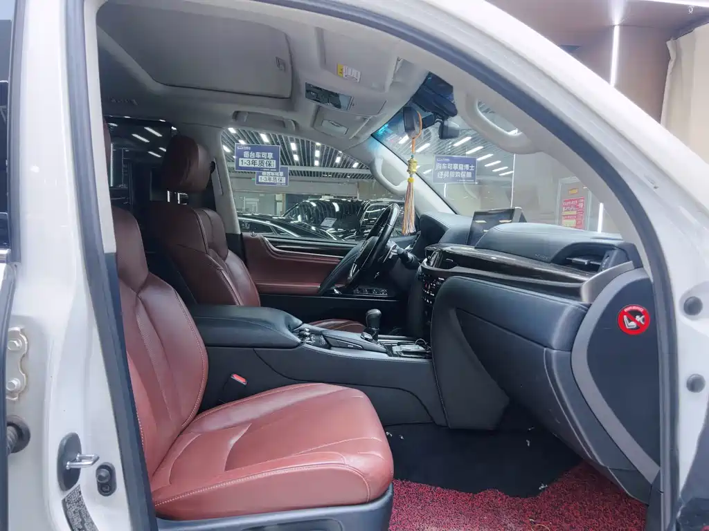 Lexus LX 570 Dynamic Luxury