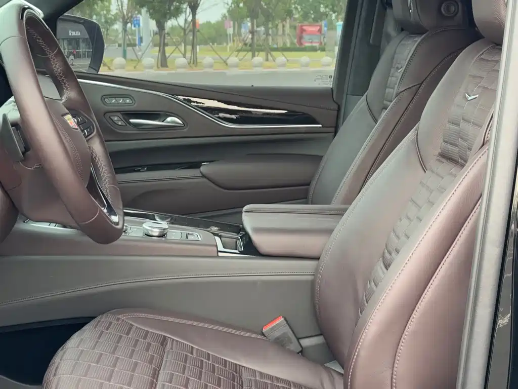 Escalade 凯雷德ESCALADE 2023款 3.0 L 柴油版