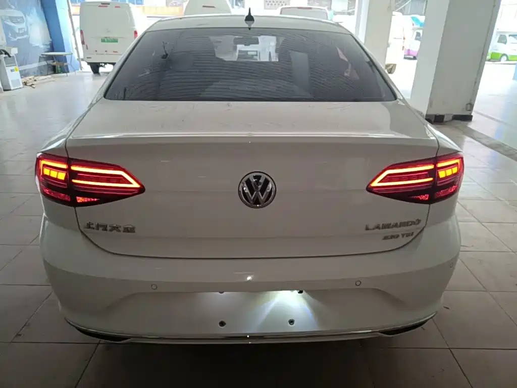 Lamando 230 TSI DSG Style