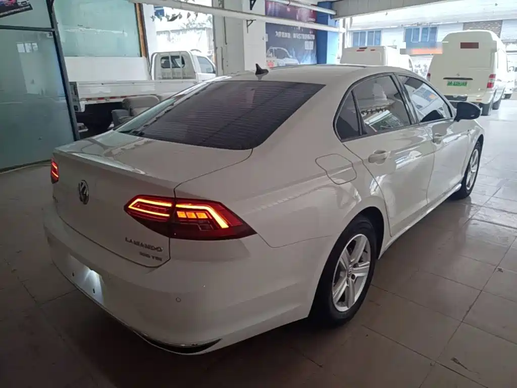 Lamando 230 TSI DSG Style