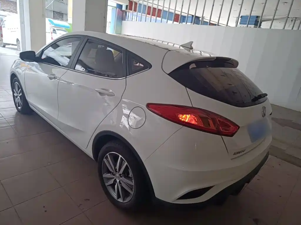 Eado XT 1.6 L Auto Handsome Cool