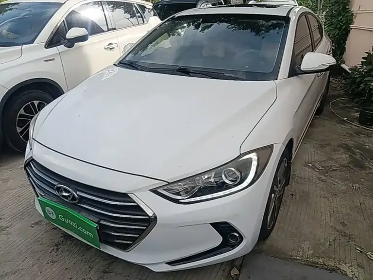 Hyundai Elantra 1.6 L Auto Smart Dazzle · Elite