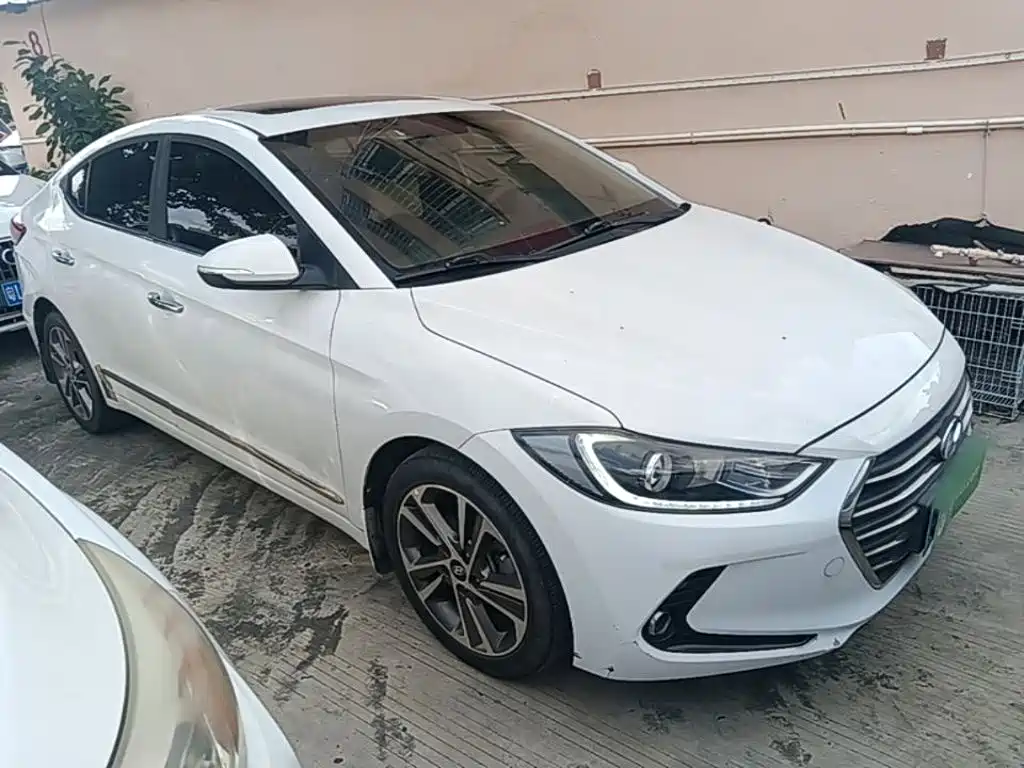 Elantra 1.6 L Auto Smart Dazzle · Elite