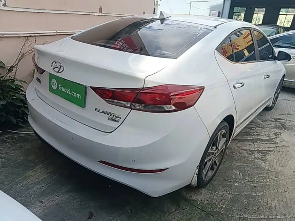 Elantra 1.6 L Auto Smart Dazzle · Elite