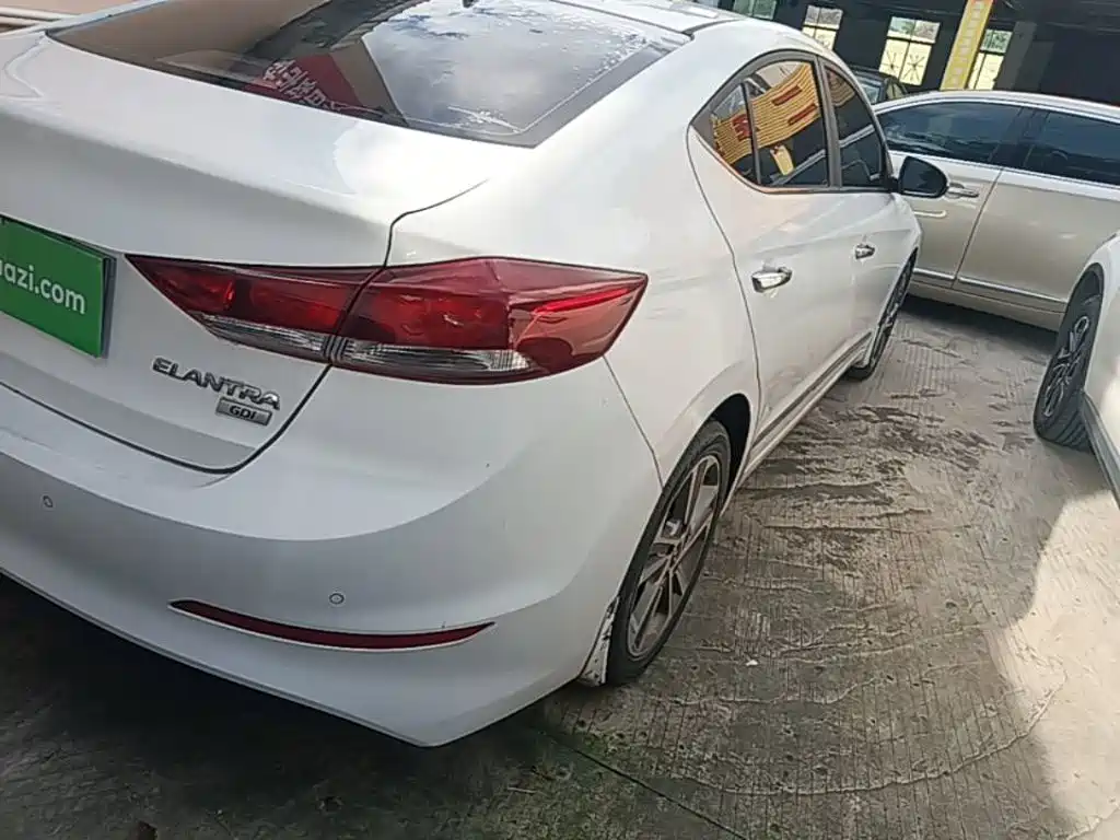 Elantra 1.6 L Auto Smart Dazzle · Elite