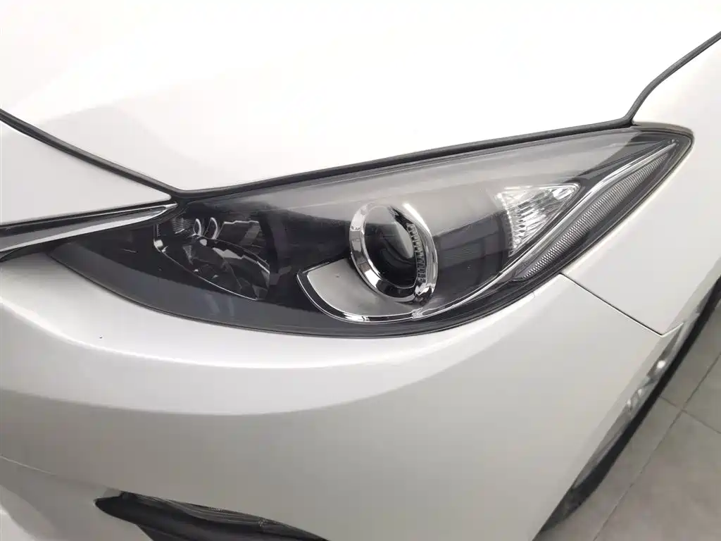 Mazda 3 Axela Sedan 1.5 L Auto Luxury