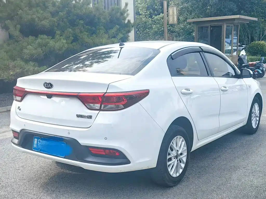 Kia K2 Sedan 1.4 L AT GLS