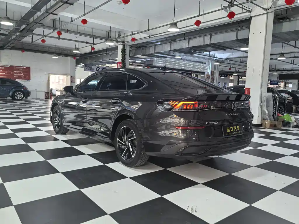 Lamando Lamando L 280 TSI DSG Dazzle Hot