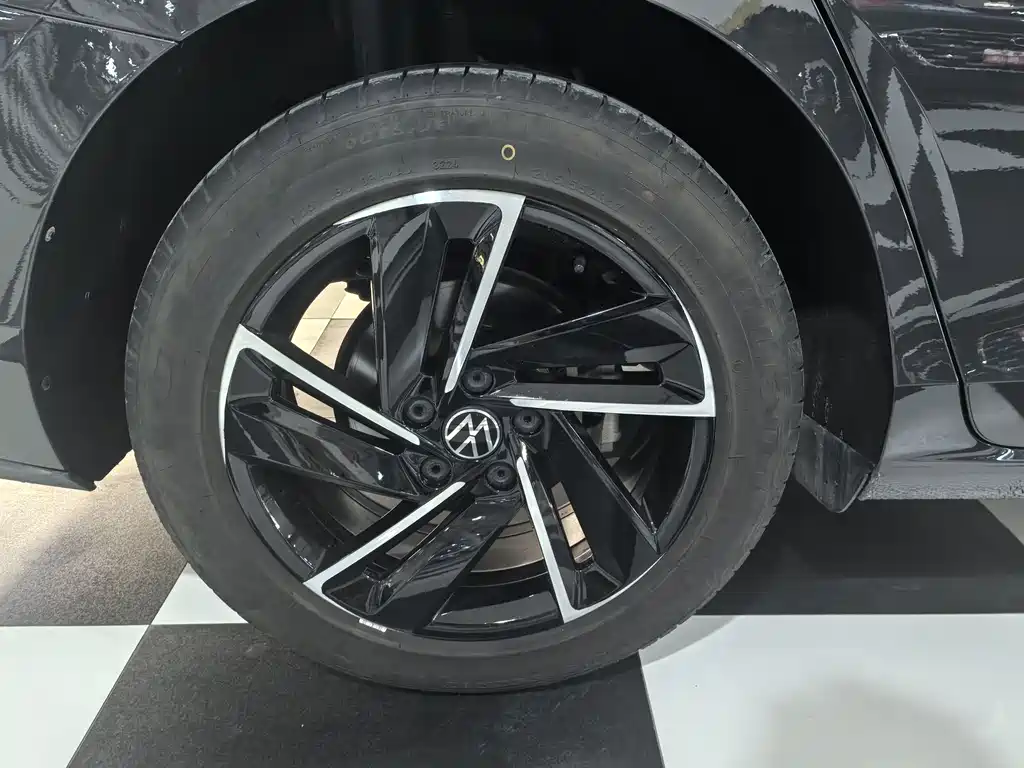 Lamando Lamando L 280 TSI DSG Dazzle Hot
