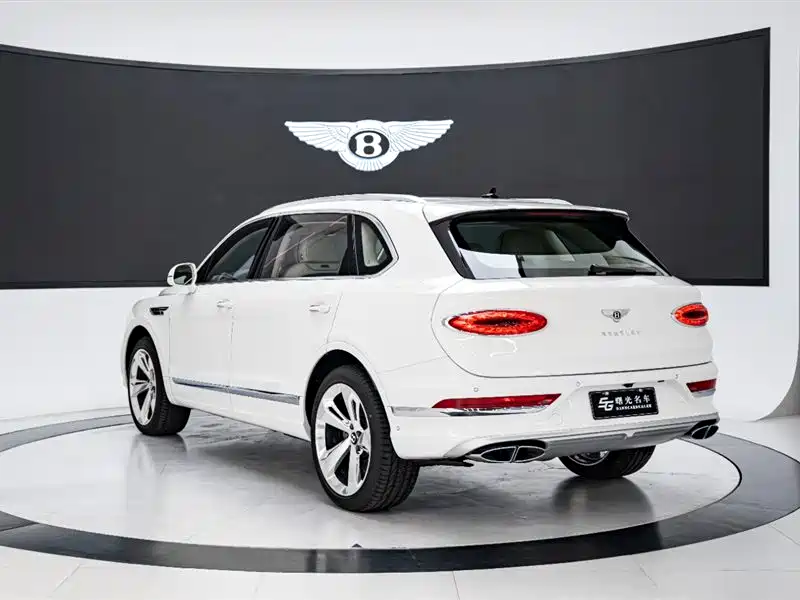 Bentayga 4.0 T V8 LWB Range