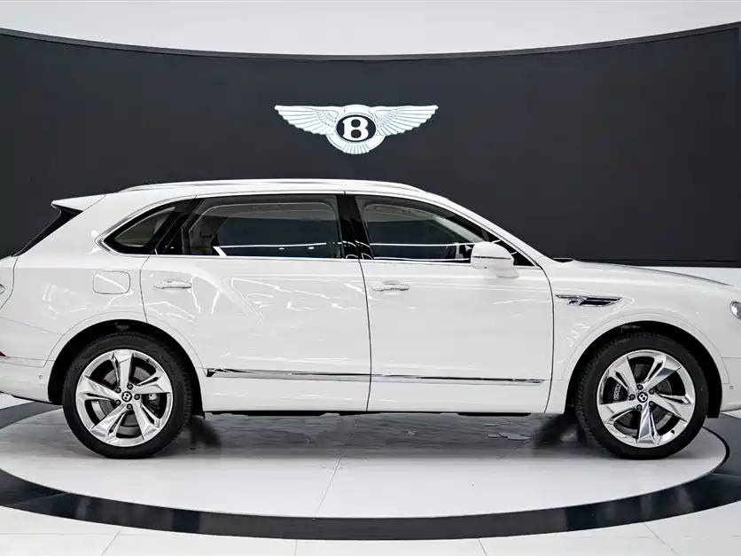 Bentayga 4.0 T V8 LWB Range