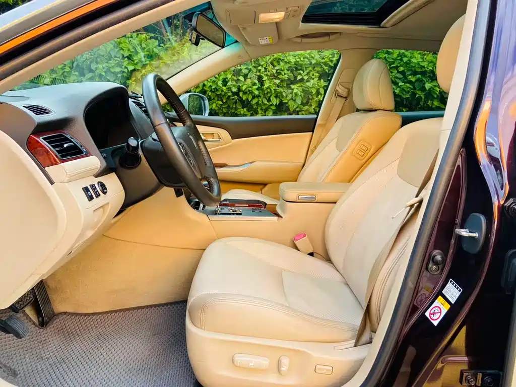Crown 2.5 L Royal Leather