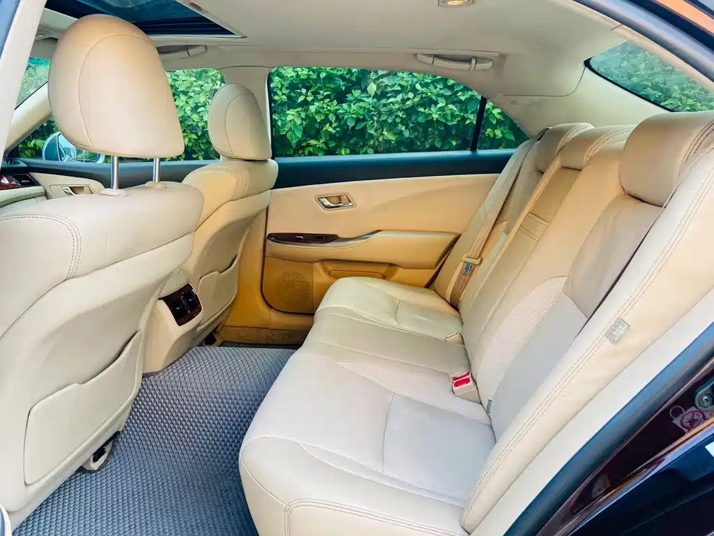 Crown 2.5 L Royal Leather