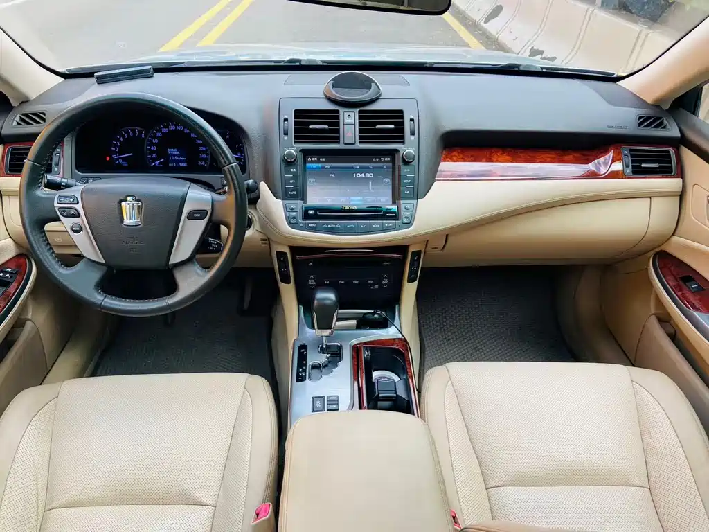 Crown 2.5 L Royal Leather