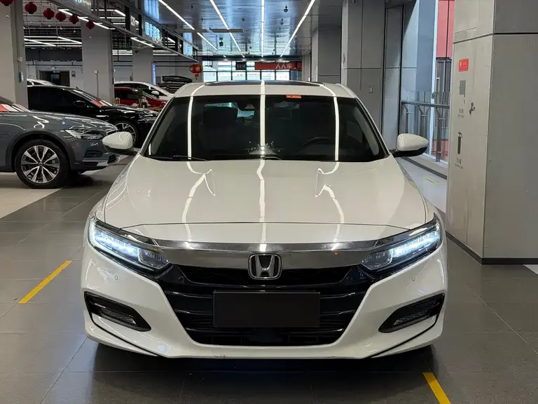 Honda Accord 260 TURBO Luxury CN-V