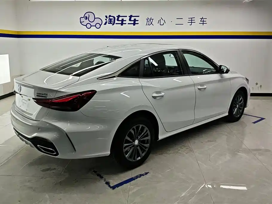MG5 MG5 2025款 180 DVVT 全球豪华版