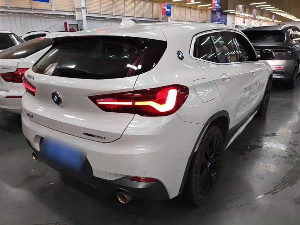 BMW X2 sDrive25 i M Offroad Package
