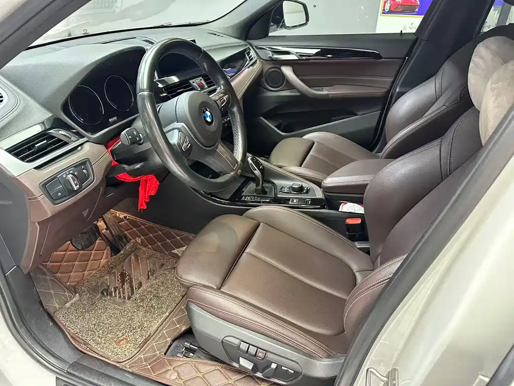 BMW X2 sDrive25 i Leading M Offroad Package