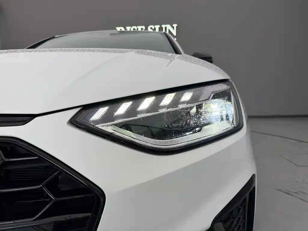 Audi A4 L 40 TFSI Luxury Dynamic