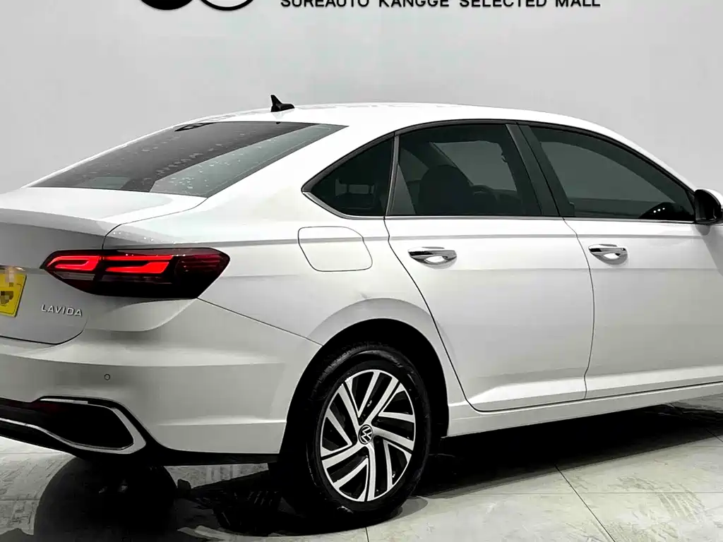 Lavida 1.5 L Auto Manyi