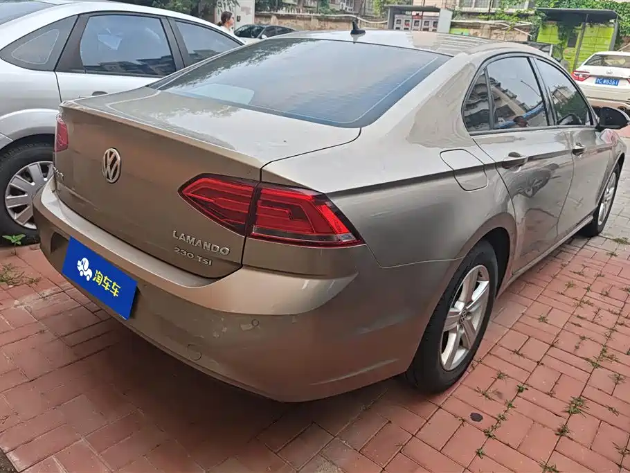 Lamando 230 TSI DSG Style
