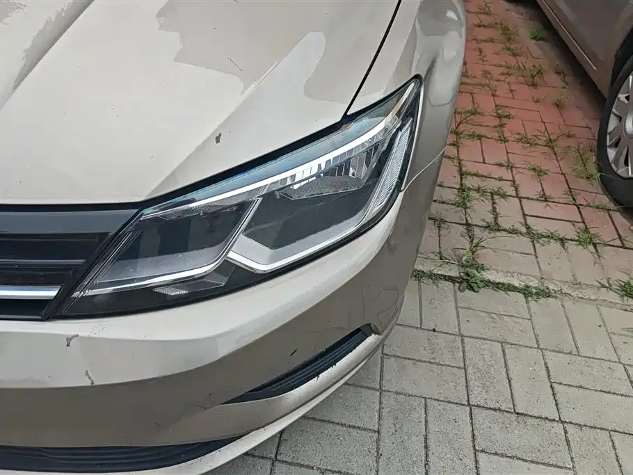 Lamando 230 TSI DSG Style