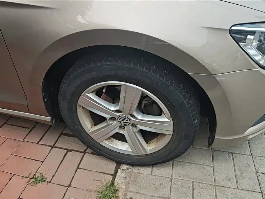 Lamando 230 TSI DSG Style