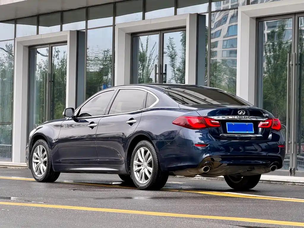 Infiniti Q70 Q70 L 2.5 L Elite