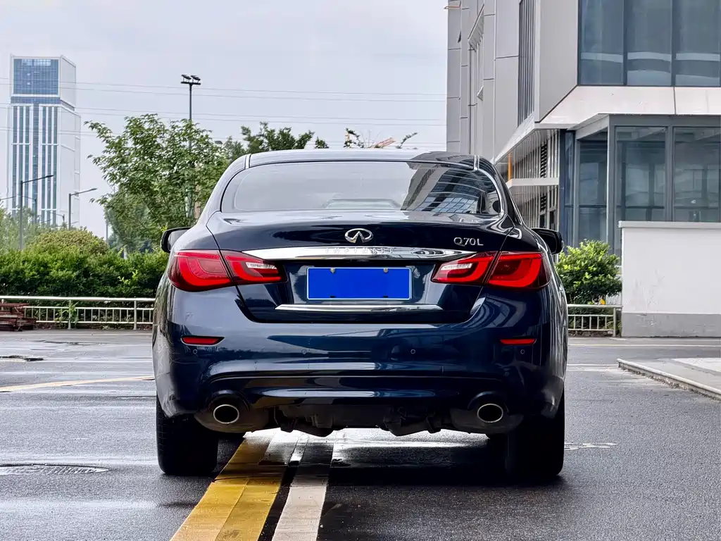 Infiniti Q70 Q70 L 2.5 L Elite