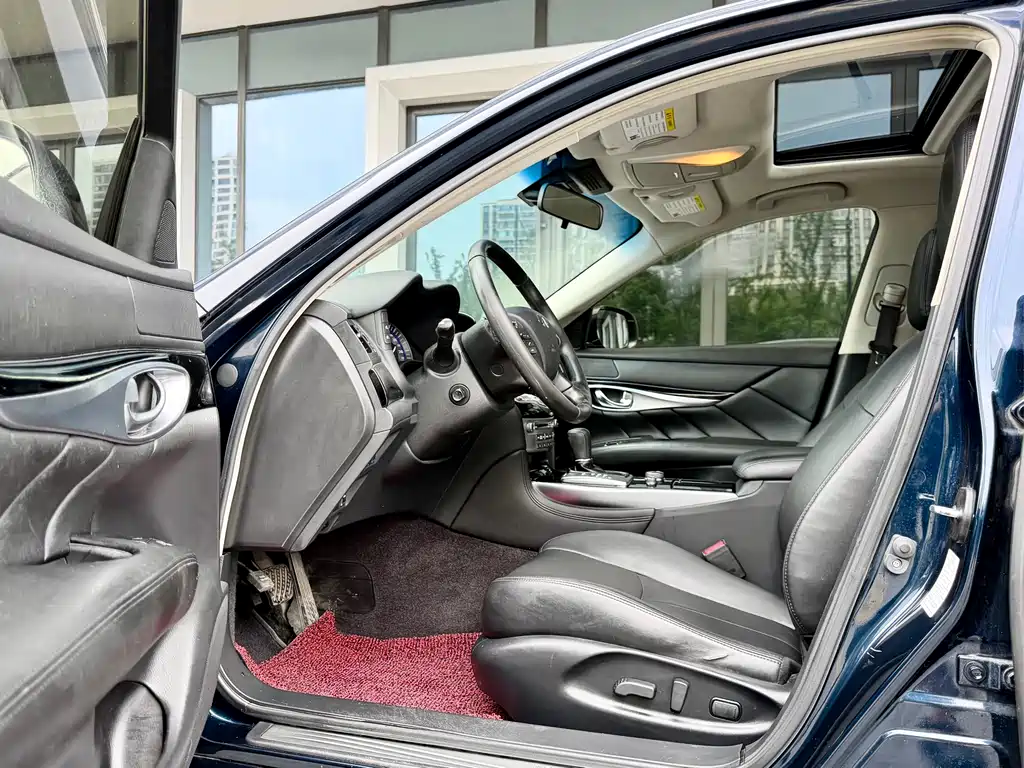 Infiniti Q70 Q70 L 2.5 L Elite