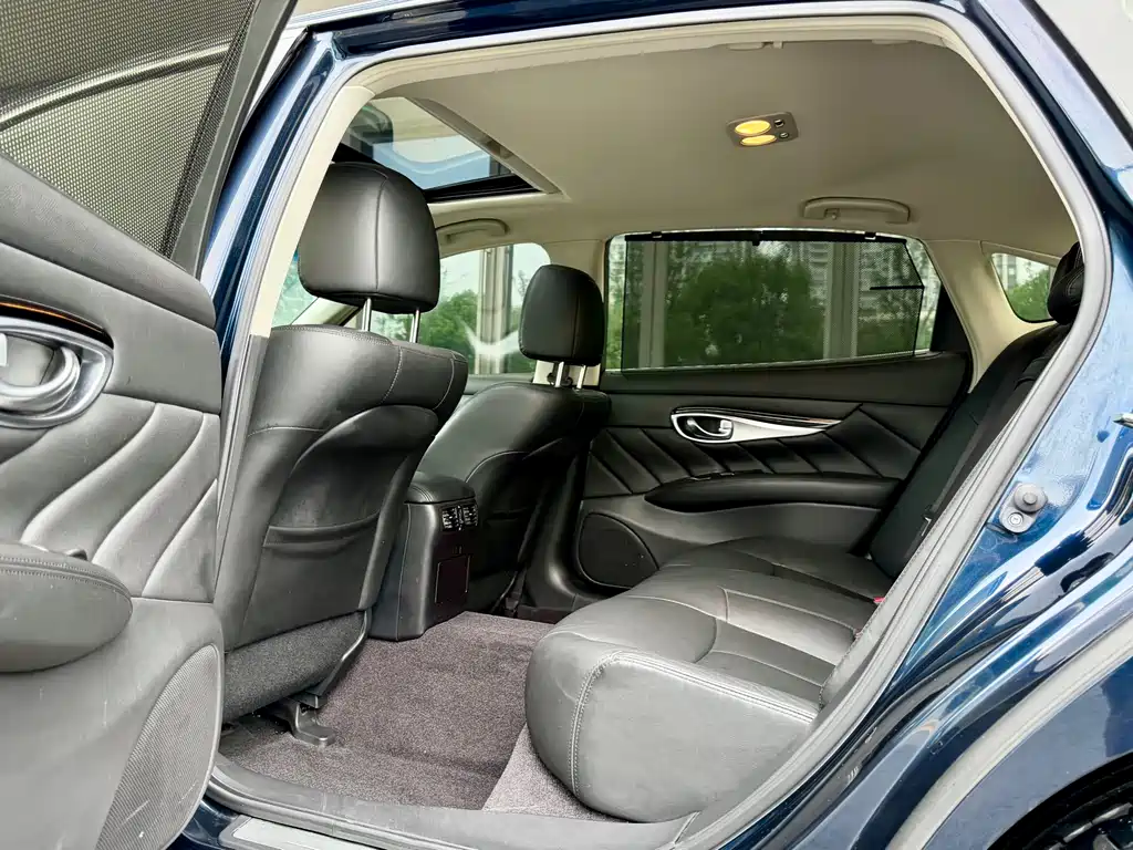 Infiniti Q70 Q70 L 2.5 L Elite