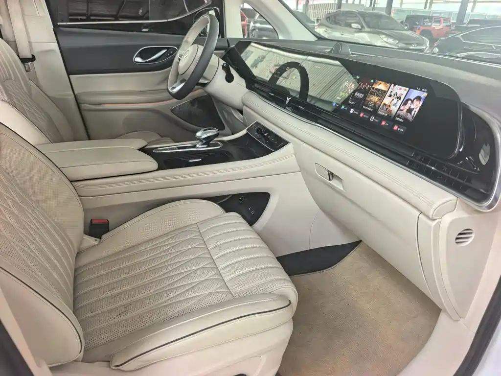 Voyah Dreamer PHEV Ultra Long Range Flagship