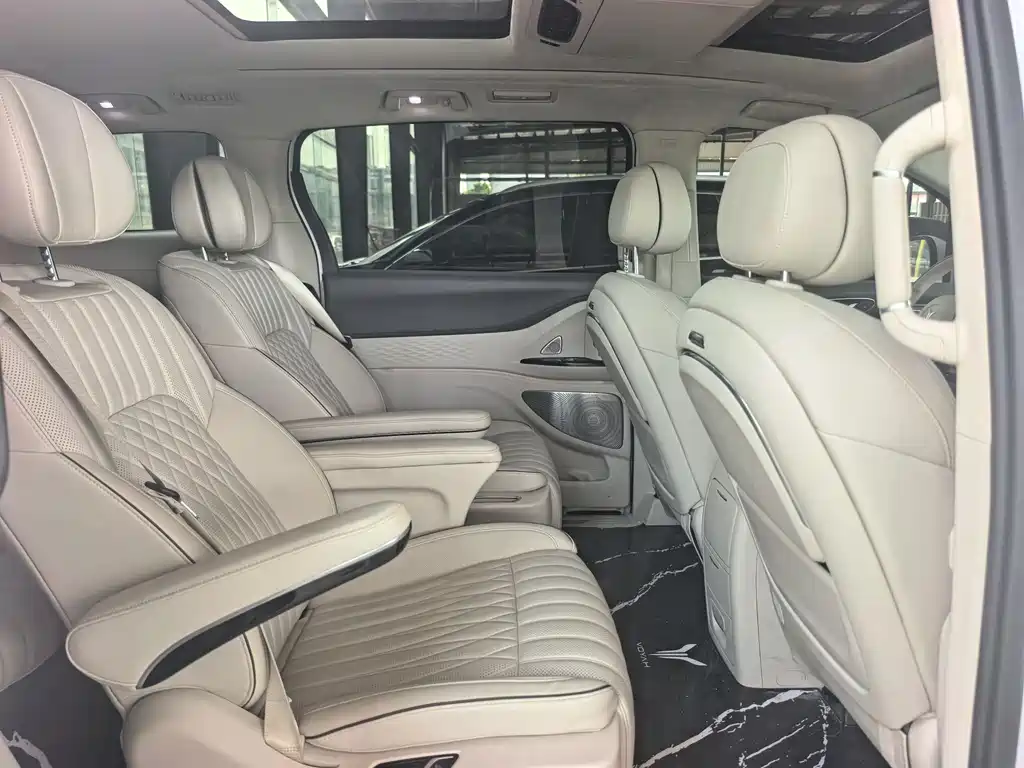 Voyah Dreamer PHEV Ultra Long Range Flagship
