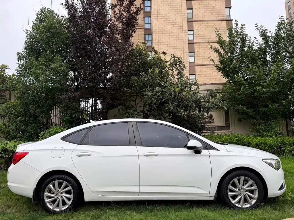 Verano Sedan 15 S Auto Progressive